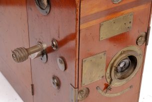 Bioscope 35mm Cine Camera, made by the Urban, Charles (1867-1942) and Darling, Alfred (1862-1931) Trading Company, c. 1910.%0A