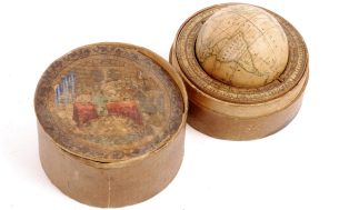 Globe terrestre miniature signÃ© C. Abel KLINGER. C. 1850.