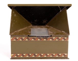 Camera obscura pyramidale en tole. (1)