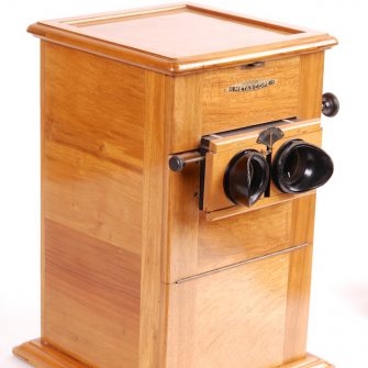 Cabinet stereo viewer the “Metascope”