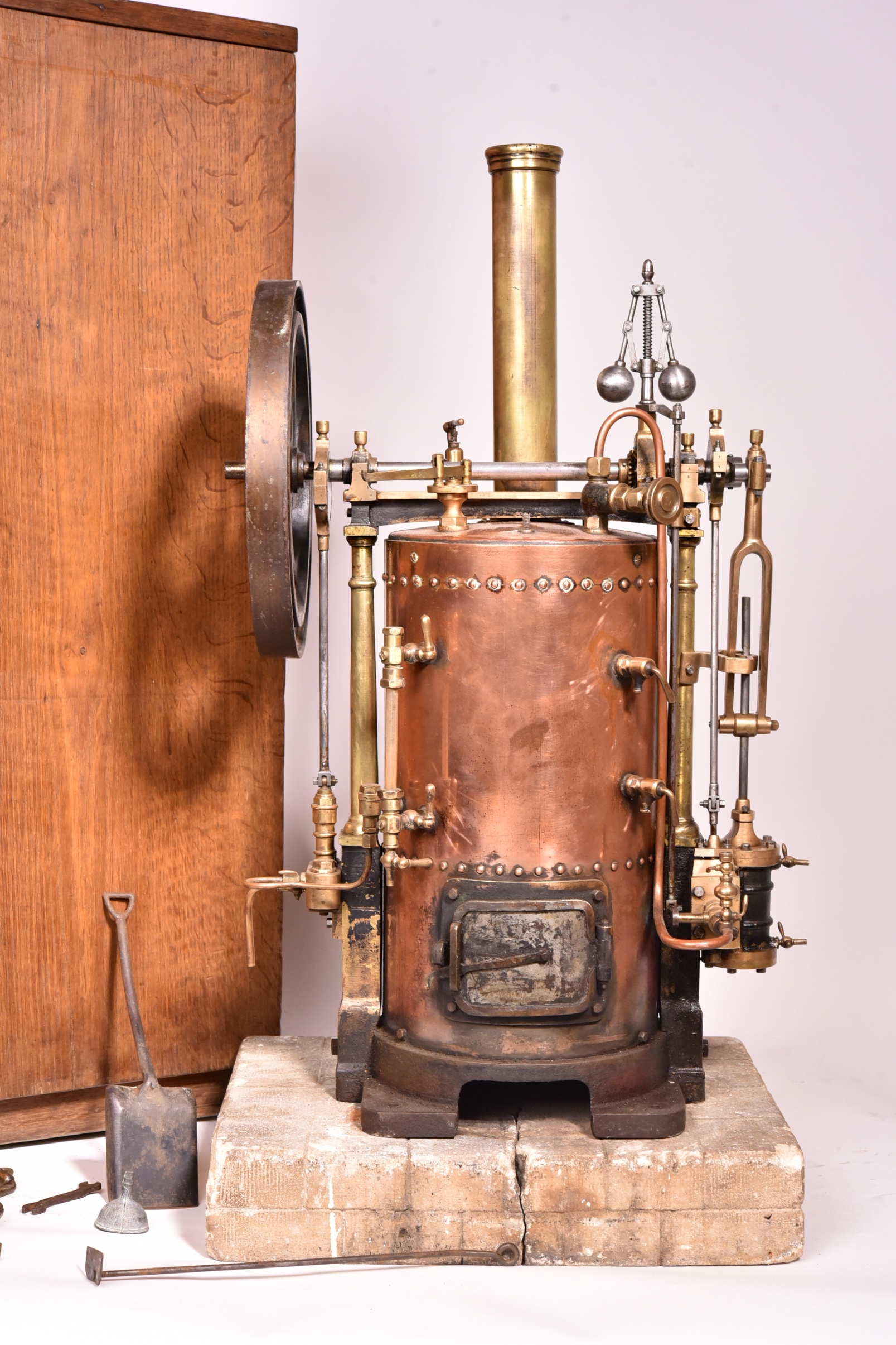 Ancienne Machine à Vapeur Verticale GBN NORA - Jouet Scientifique En Tôle - 35cm