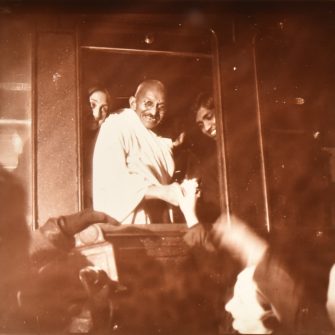 Vue stéréoscopique historique, Gandhi à Paris, 1932