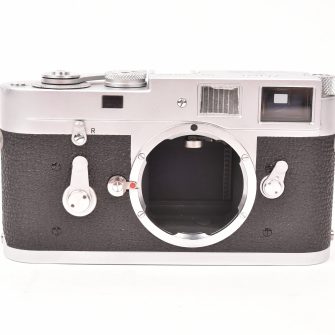 Leica M2.