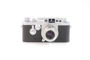 Appareil photo Leica IIIG avec Elmar 50mm Red Scale.