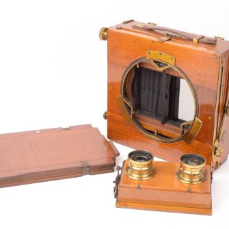 The Coronet folding stéréo camera W. Butcher & Sons Ltd