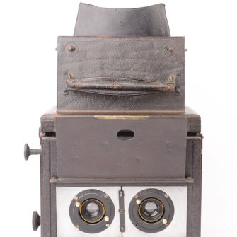 Adams & Co. Stereo Reflex camera vendu par Sands, Hunter & Co