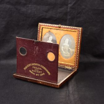 Stereo Daguerréotype Viewer. 1853