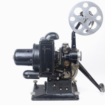 Projecteur PATHÉ Super Rural 16mm