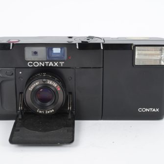 CONTAX T noir avec flash