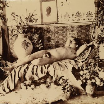 Tirage albuminé, Wilhelm Von Gloeden, Nu masculin allongé, 17×22,5cm