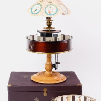 E. REYNAUD Praxinoscope à manivelle, boîte d’origine