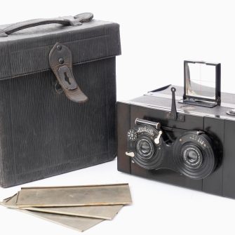 LOUIS SCHRAMBACH, Paris. Stereo camera 6×13 cm
