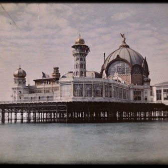 Nice, le palais de la jetée vers 1910. Autochrome 9×12 cm