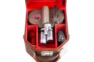 Camera Bell & Howell 70DR #98252. 16mm avec trois objectifs Angénieux.