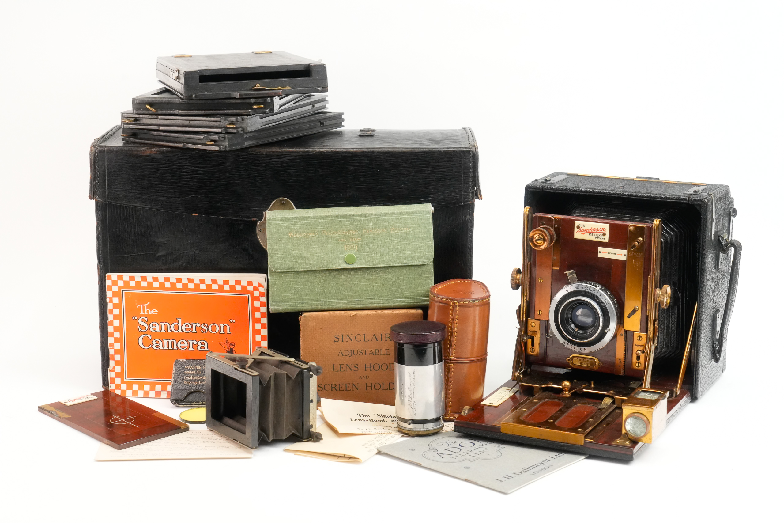 chambre photographique sanderson de luxe — appareil ouvert, coffret, châssis et accessoires